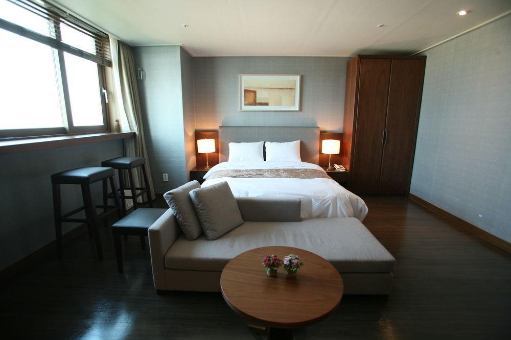 Hyunjin Tourist Hotel Donghae Exteriör bild