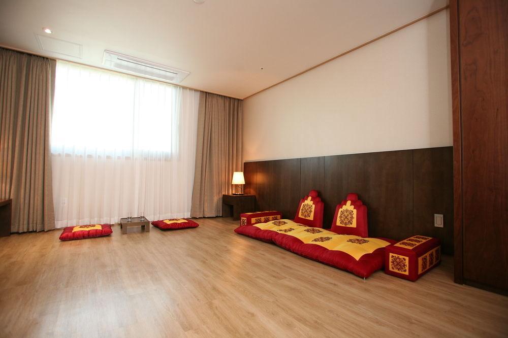 Hyunjin Tourist Hotel Donghae Exteriör bild