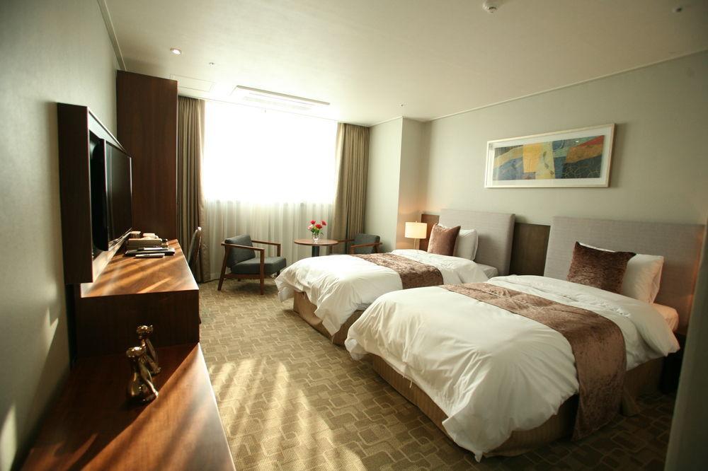 Hyunjin Tourist Hotel Donghae Exteriör bild