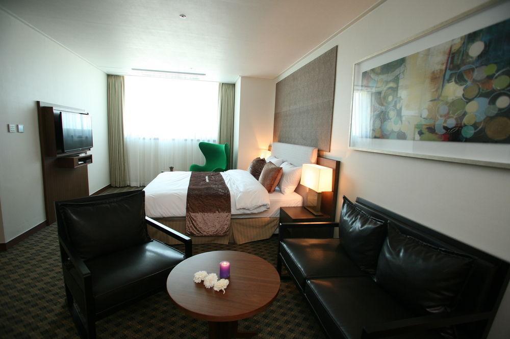 Hyunjin Tourist Hotel Donghae Exteriör bild