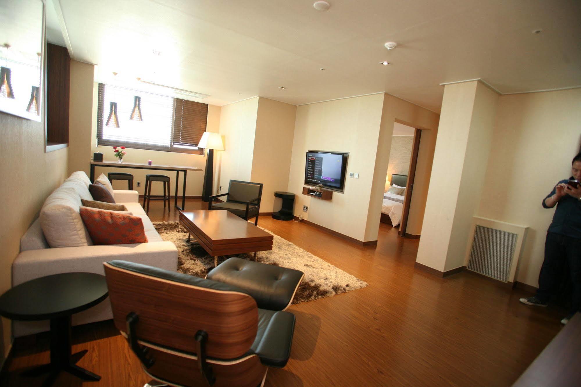 Hyunjin Tourist Hotel Donghae Exteriör bild