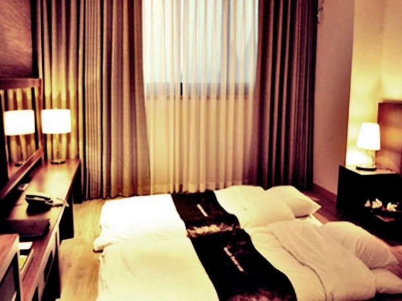 Hyunjin Tourist Hotel Donghae Exteriör bild