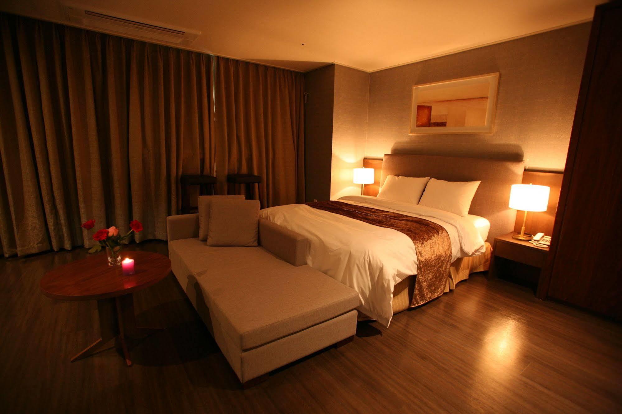 Hyunjin Tourist Hotel Donghae Exteriör bild