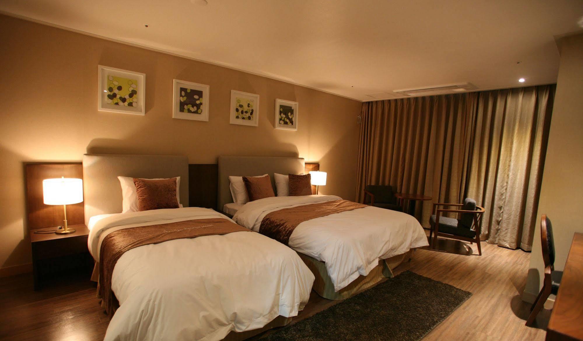 Hyunjin Tourist Hotel Donghae Exteriör bild